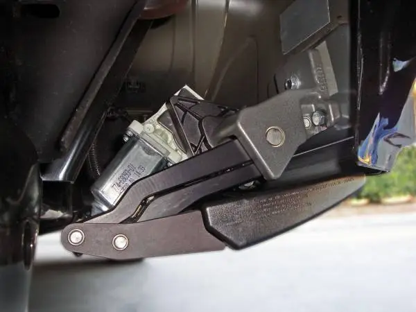 AMP Research 2013-2015 Dodge Ram 1500/2500/3500 All Cabs PowerStep Plug N Play - Black image 5