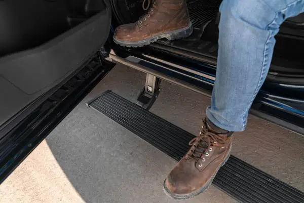 AMP Research 2017-2017 Chevy Silverado 2500/3500 Double/Crew Cab PowerStep Plug N Play - Black image 3